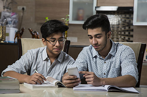 1025675048-min-2048x1365